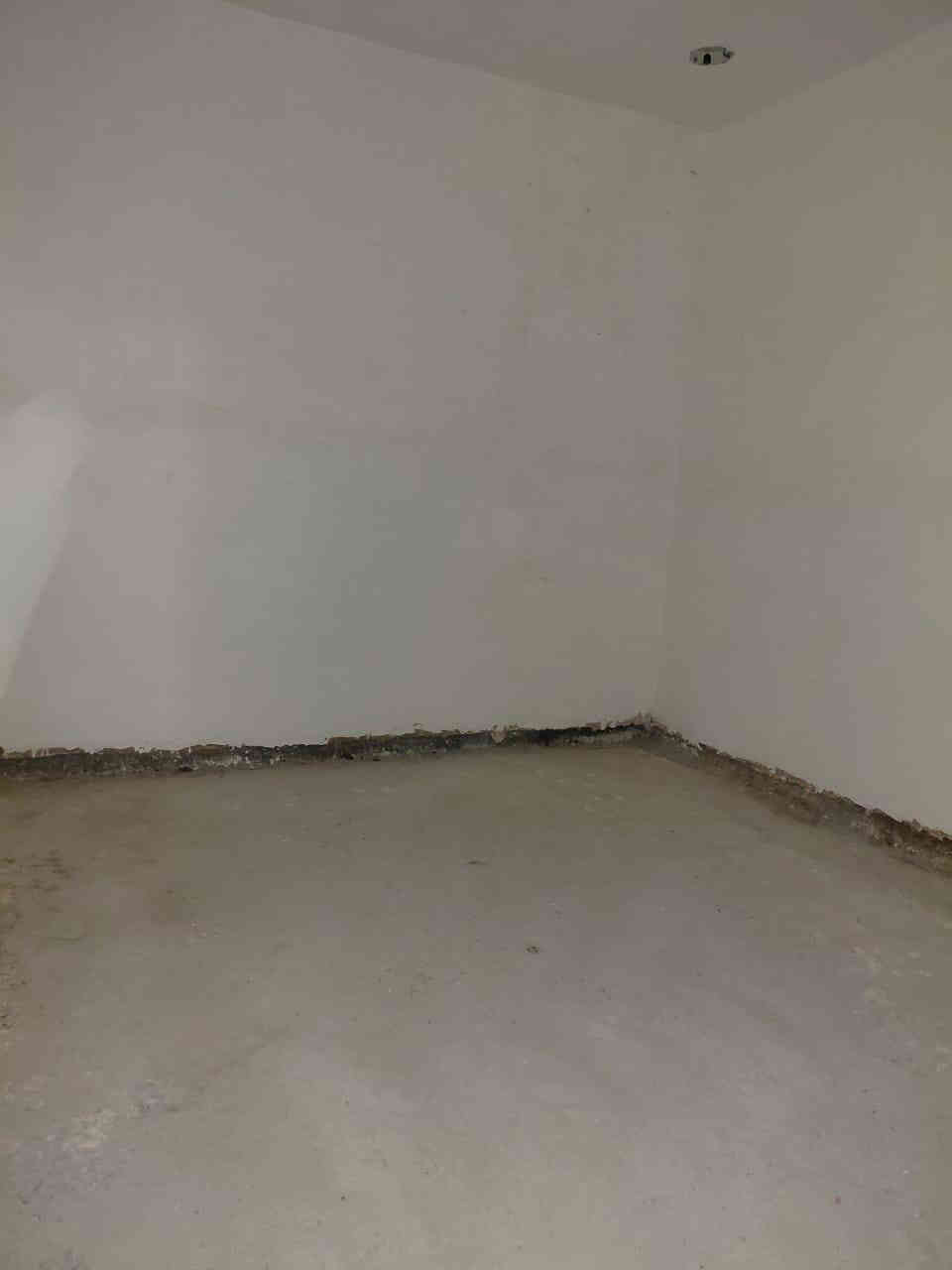 يوجد دار البيع في الشعب الغرير قرب الجامع المحروك خلف السدة المساحة 100متر طابق واحد كامل خدمات ***********
