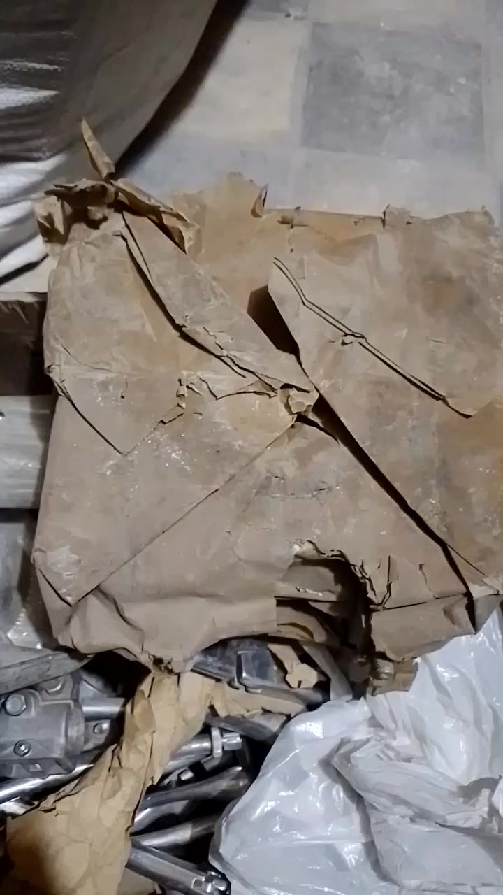 سلام عليكم اخوان غراض امزت للبيع كله الماني اصلي  DDr جديد بل كارتون مال واحد وثمانين توصيل موجود كافه المحافظات العراق ***********
