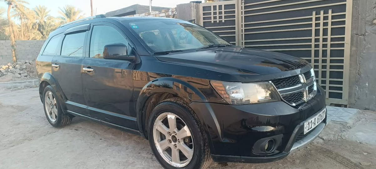 السلام عليكم دوج جورني 2010سياره رقم بغداد باسمي سنويه ل2030 حداديه نص عمر كير  جديد مكينه بيه ضعف سياره شغاله مكان السياره حله مركز ***********السعر 70 وبيه مجال
