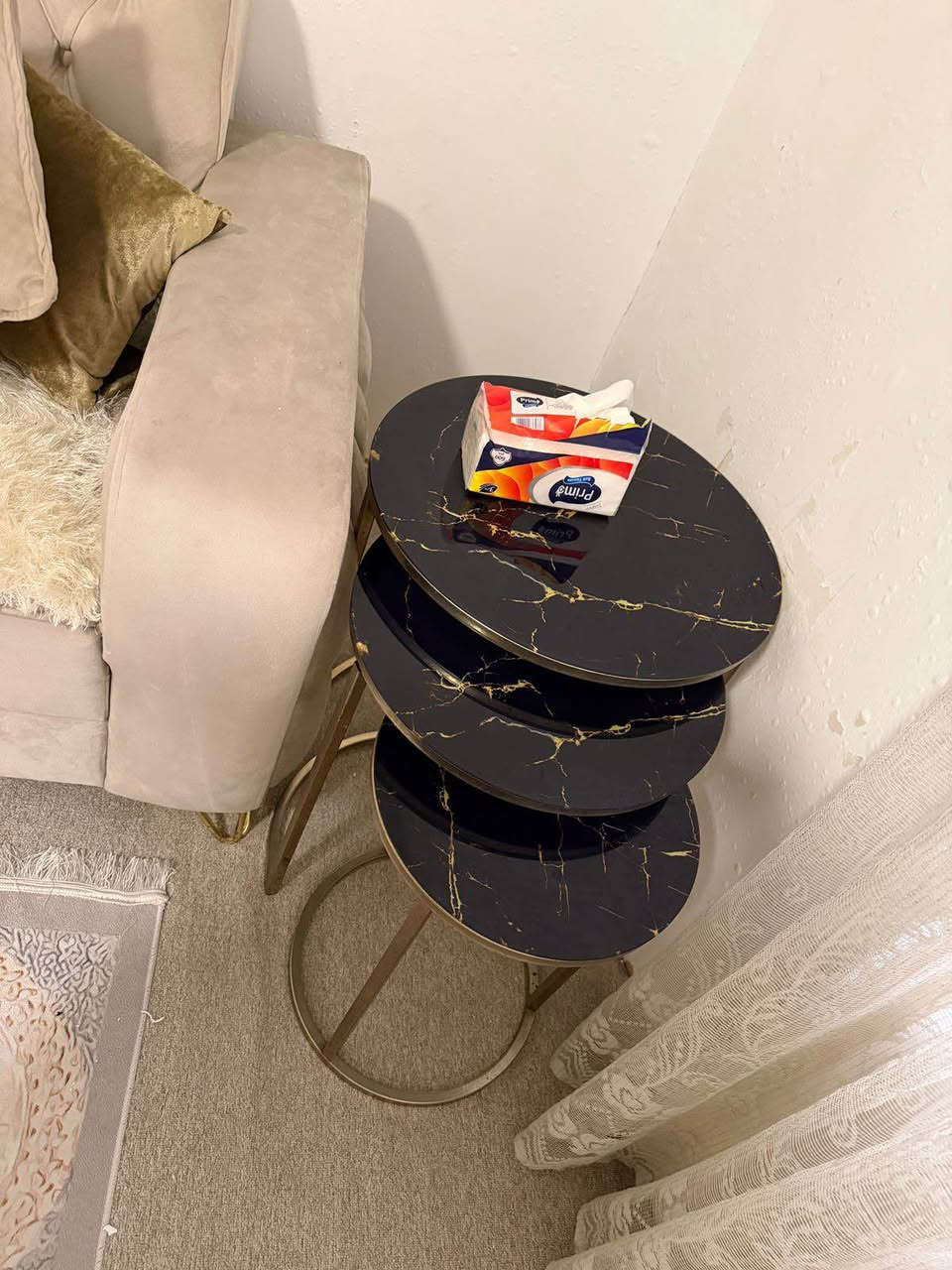 تاخم سیسەم ٢ نفری ٧ پارچە لەگەل کەنتۆر
کاوەنتەر mdf و تەباغ و مرەشەع
تاخم قەنەفە حەرف L و سیتی مێز
بۆ پەیوەندی *********** أربيل, العراق
