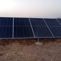طاقة شمسية • ألواح 710 واط • بطارية 5kw