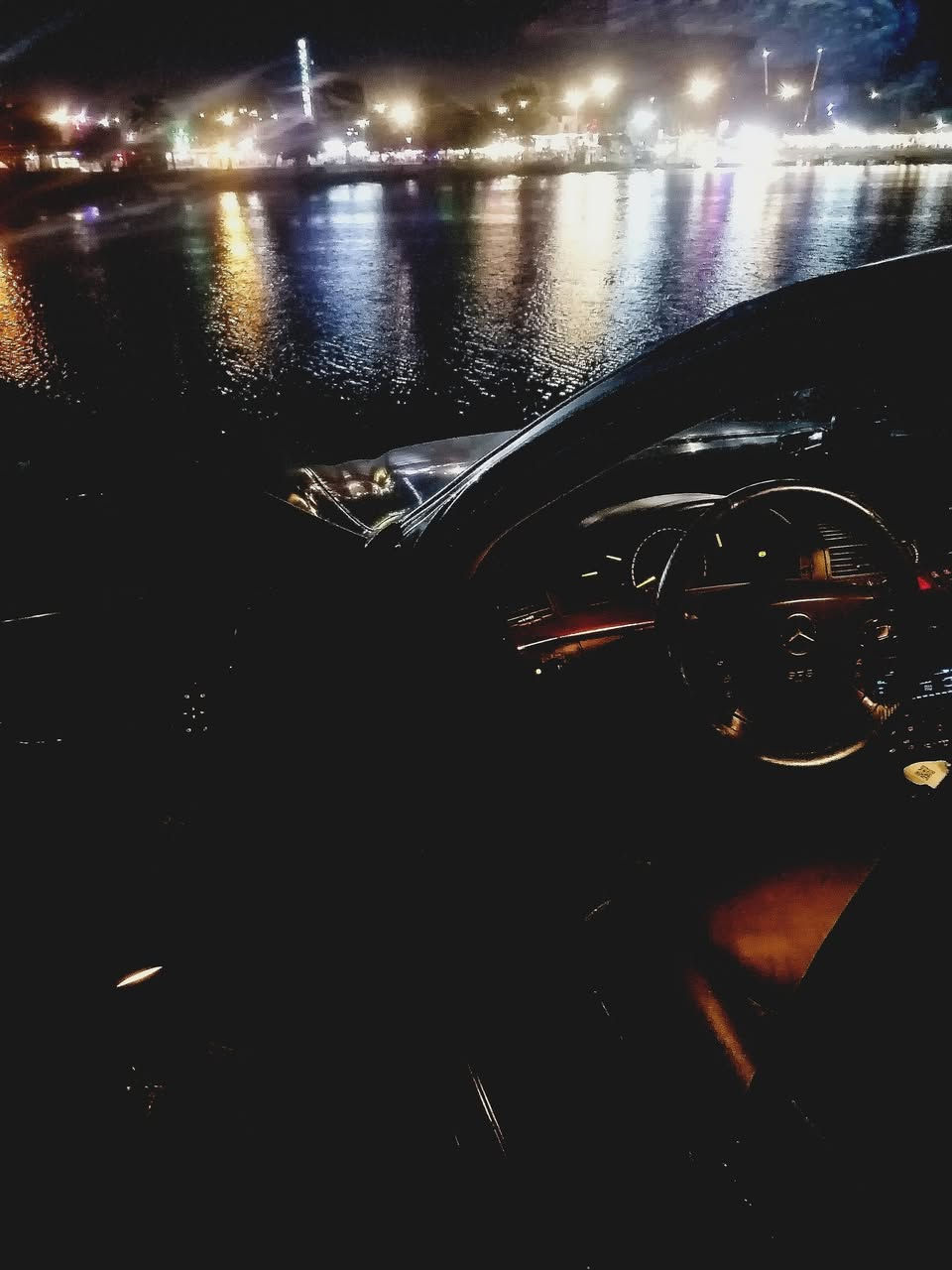 مارسيدس غواصة الفين واحد السيارة جوبلسات محرك سته سلندر السعر 95 ورقة بي مجال بصيط ***********
