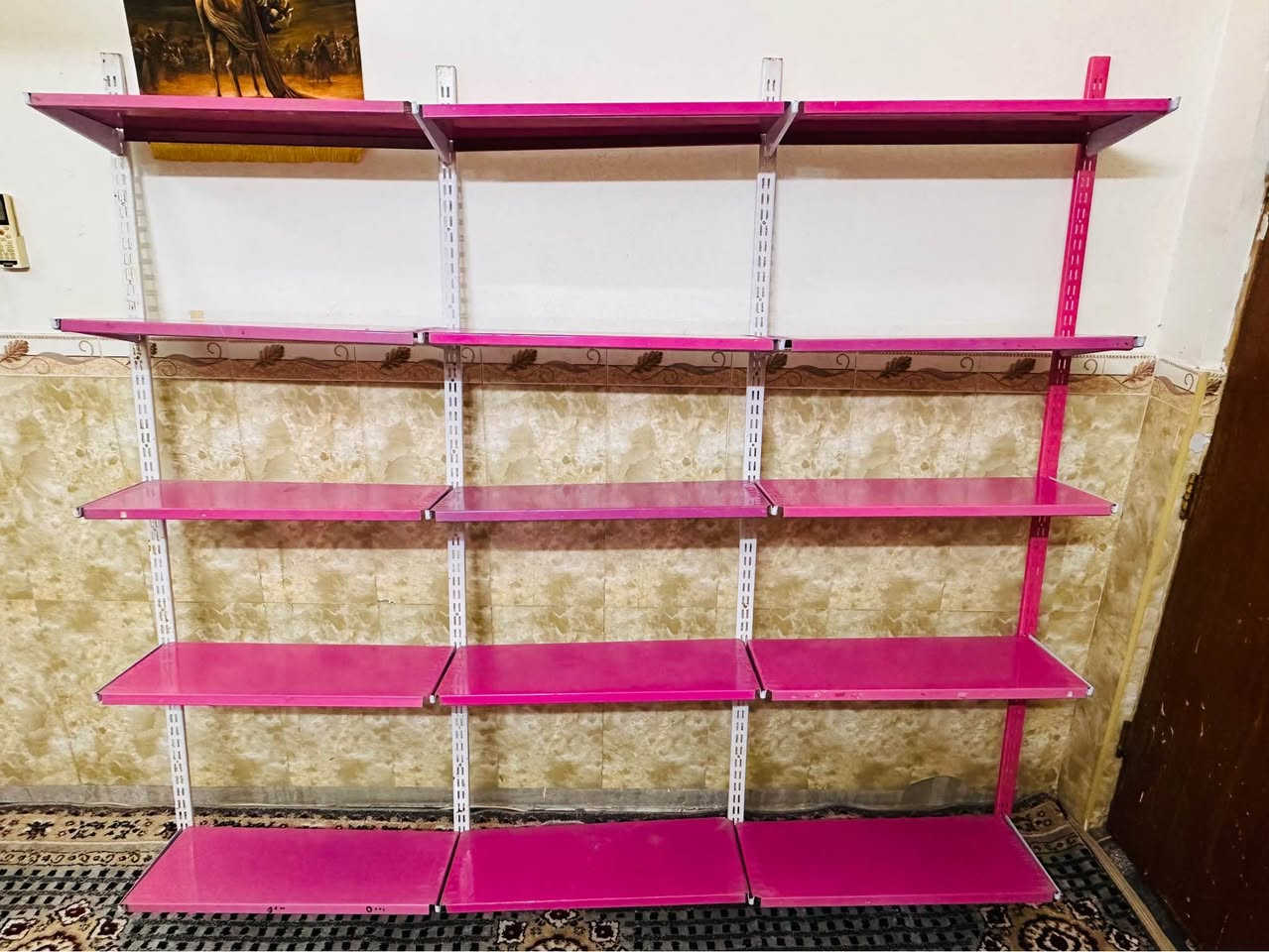 سلام عليكم رفوف حديد للبيع 15 رف كاملات مابيهن نقص 
عرض 3 متر ارتفاع 2متر ونص .. مكاني كوفة حي كنده  65 ألف 
***********
*********** النجف, العراق
