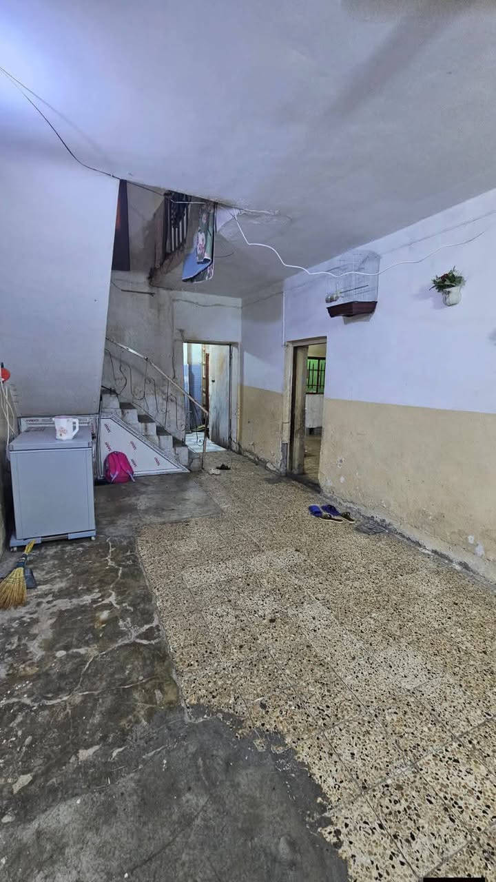 دار للبيع طابو صرف المساحه360م طابق واحد ركن حي العروبه قرب محلات سفوان استقبال هول مع غرفتين نوم مع مطبخ وصحيات رابع فرع عاليسار بعد فلكة العروبه للاستفسار الاتصال مكتب الحارث للعقار ***********
