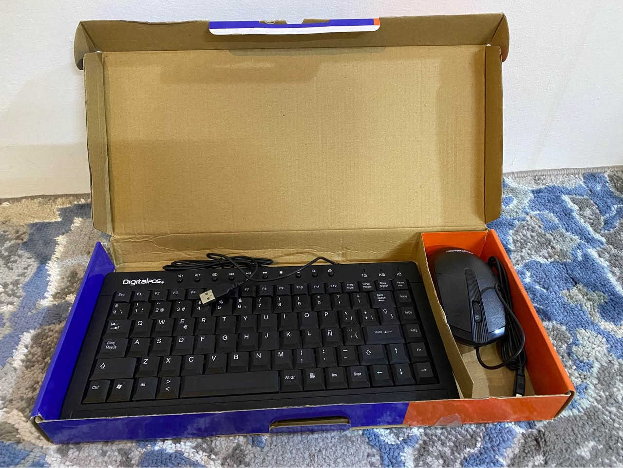 ماوس و كیبۆڕد ئه‌وروپی به‌كارنه‌هاتوو
و ماوس پادێك به‌ دیاری

ماوس و كيبورد اوروبي غير مستعمل
و ماوس باد هدية 

WhatsApp / Telegram / Viber
(***********) كويسينجاك, أربيل
