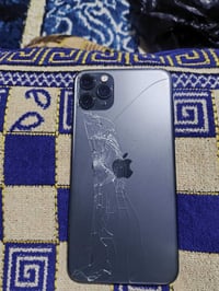 آيفون ١١ برو ماكس • ٢٥٦ • بطارية ٧٩