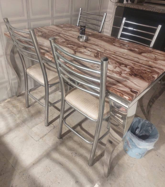 مرحبا ميز طعام عدد 2 مع كراسي عدد 8 ستانلس ستيل ثقيل اصلي ومرمر الشراي يتصل على الرقم ***********
