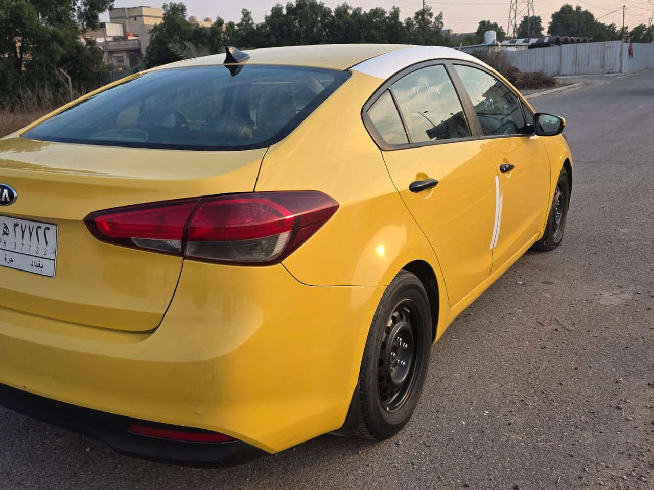 فورتي وارد أمريكي مديل 17 حادثها جاملغ امامي تبديل ونص الباب مال السائق بدون يرباك بدون دواخل شاصي لغد مكفول السياره جاهزه من كلشي كير محرك صدر تبريد صور الحادث ما موجوده عندي السعر ١١٢ بيها مجال قليل مكانها حي العامل م ***********
