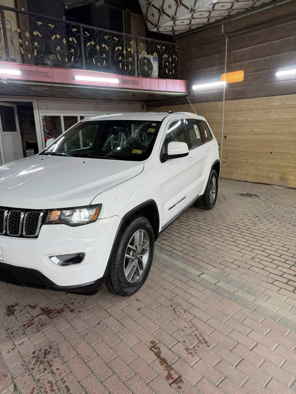 السلام عليكم
السعر 205 ورقة 
جيب لاريدو 2017 
محرك 3600 حساسات خلفية 
شفتات ستيرن شاشه  كامره
لايت زنون عالي وناصي 
بدون صبغ فقط دعاميه 
مكان سيارة بغداد جميلة 
***********
