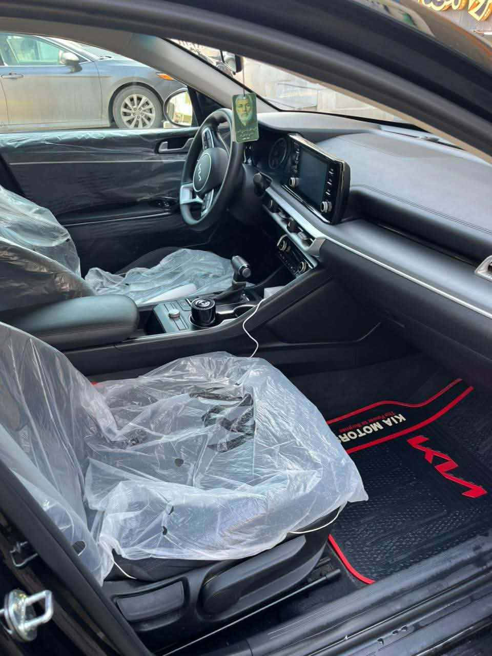 K5 موديل 23 نوعها LXS
لون اسود بصمه محرك 1600 تيربو
رادار امامي رادار جانبي
سياقه ذاتيه تحديد مسار توقف ذاتي
مصابيح اماميه تقنيه LED
الضرر جاملغ تبديل بدون ايرباك وبدون دواخل
بارد بحافه الباب مال السائق بدون صبغ
السعر 175 بي مجال
الرقم/*********** Singapore
