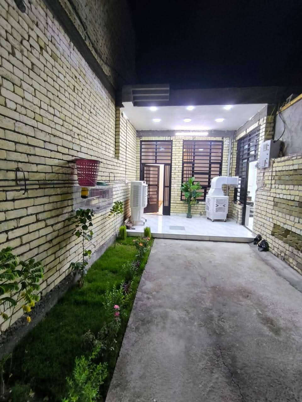 السلام عليكم  دار للبيع مساحه البيت 150متر )( سعر 65 وبي مجال بحث العلمي على شارع حي البتول قريب على فلكه حي النصر خدمات كامله بنا جديد

كافه خدمات مجاري وتبليط ورصفه ماء كهرباء سحب نترنيت ضوئي مدارس مستوصف بصفك 

اي ستفسار تصل *********** 

قريب ع شارع العام 

مسجل بتطويب
