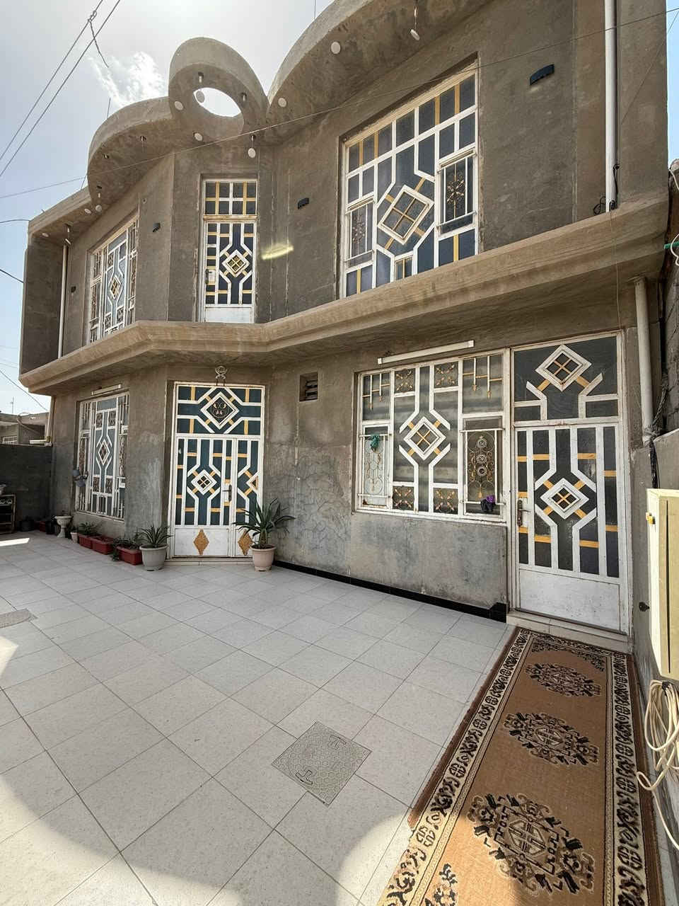 📍 واسط – قضاء الصويرة
حي العسكري – كاع خير العبدالله
قريب من كراج الصويرة
🏡 بيت زراعي للبيع
المساحة: 200 متر
🔹 مواصفات البيت:
يتكوّن من 4 غرف نوم
2 غرف بالطابق الأرضي
2 غرف بالطابق الثاني ( مع سويت لكل غرفة)
صالة واسعة
مضيف
مطبخ
ترك (سطح)
توزيع الغرف مرتب وعملي، مناسب للسكن العائلي
📞 للاستفسار والاتصال:
(***********)
