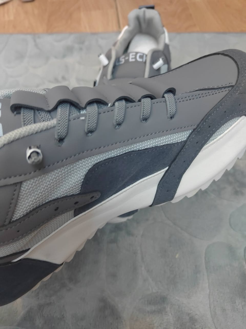 ألسلام عليكم
عندي هذا الحذاء الرياضي كوبي درجة اولى قياس ٤١ خفيف جداً وانيق جداً
ينلبس رجالي ونسائي
سعره ٢٥ مع التوصيل


**إذا كنت صاحب هذا الإعلان وتريد حذفه لأي سبب، رجاءا أرسل رسالة إلى الدعم الفني**