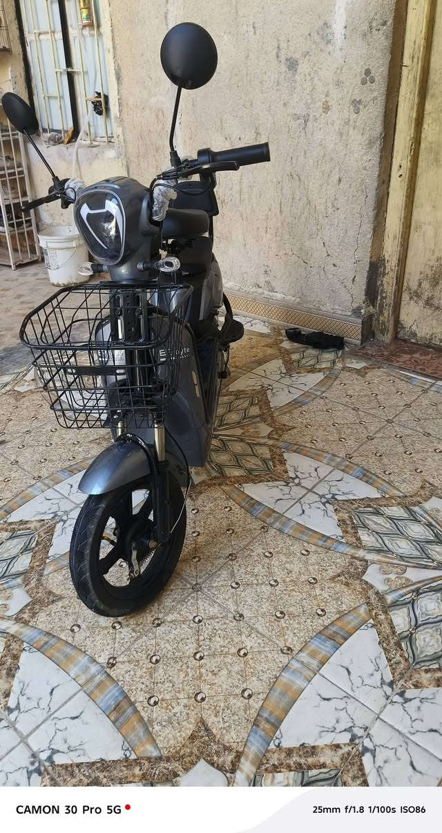 دراجه شحن حجم ١٤ جديده استعمال اسبوعين بصمتين دراجه بل كارتون  ٤بطاريات السعر 325وبيه مجال قليل ***********
