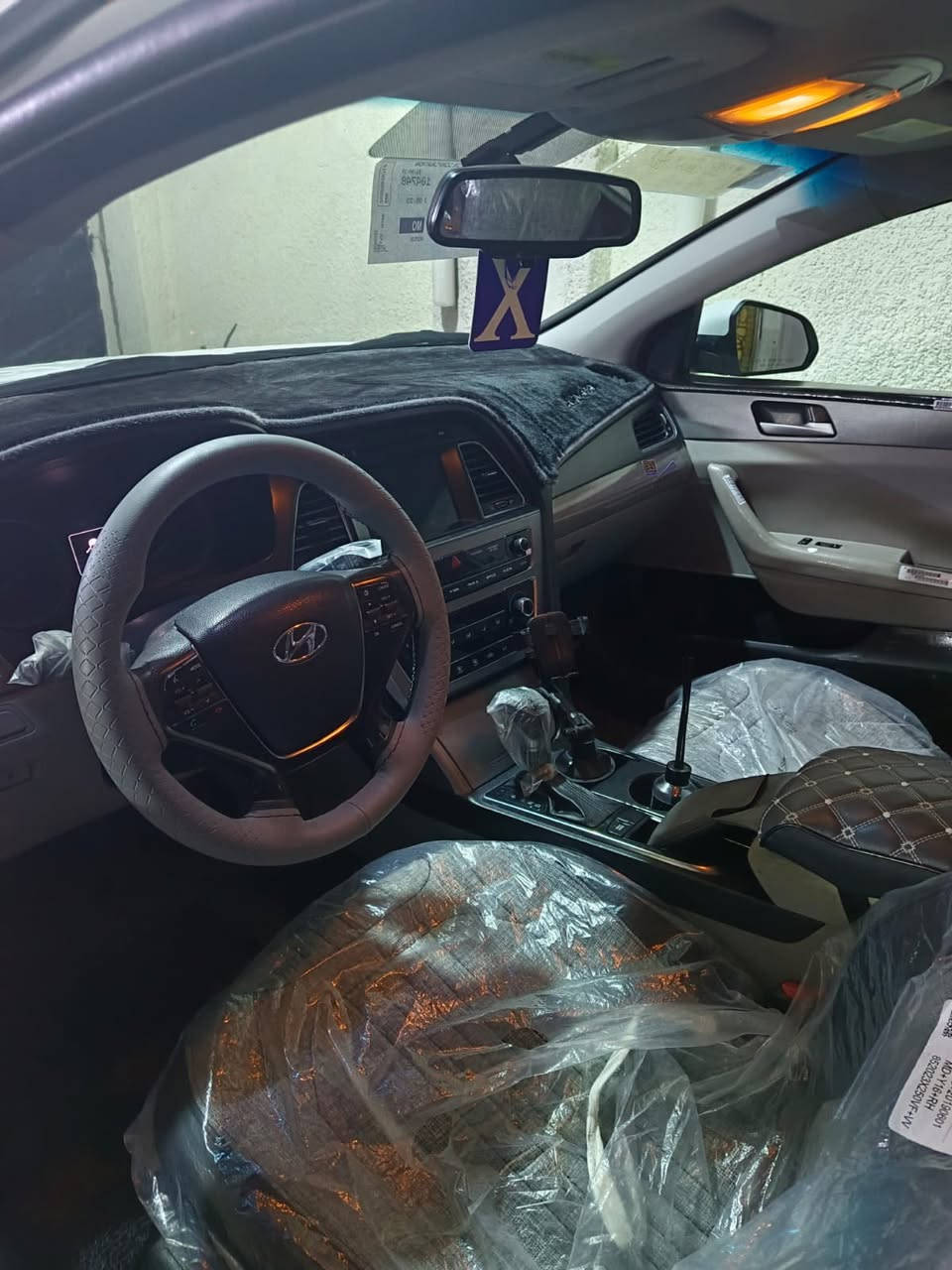 سوناتا وارد امريكي موديل ٢٠١٦ رقم بغداد انكليزي . لون ابيض صدفي حادث امريكا بابين بالصور والسونار بيها تكشير لون معروف بهل الموديل. كير محرك تبريد كهرباء اطارات جاهزه صدر أمامي خلفي جديد. باسمنا بدون غرامات تحويل مباشر. ترههم مراوس بأحدث ٢٠٢٠ وفوك. مكانه بغداد 
السعر 115 وبيها شي جداً بسيط 
رقم صاحبها ***********
