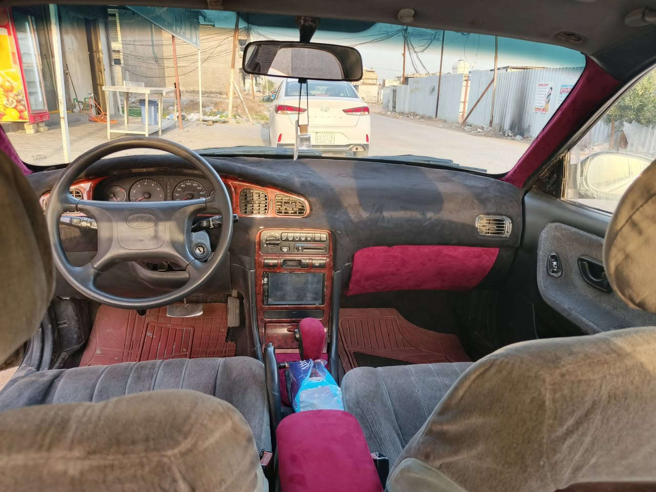 السلام عليكم
سوناتا تو موديل ٩٣ 
سيارة مصروف عليها بيها تخم تايرات جديد كير اوتو جديد جوزة صباحية جديدة فيش اير فلوس و ايسي جديدة اير فلو جديد صالنصة من طول للطول جديدة هيه و الهزاز مالتها مراوح رئيسية و مروحة تبريد جديد خرسة مابيها حماوة كمبريسر شغال نقص غاز فان داخلي شغال فريز داخلي نضيف دشبول مغلف كنتارا سستم سماعات خرافي ب ٧٥ الف و بروجكترات زنون قويات مكينتها ١٨٠٠ مفتوح ناعم . 
نقصها اذاين كير و مكينة و نقص دعاميات وبيها خربطة من وهيه باردة نوزل فيتبم موديتها لان سيارة ماشية عندي و حتى محافظات اطلع بيها كربلاء ديالى متكول اخ راسي كله ١٤٠
بيها طخة بالجاملغ الخلفي بدلت بكلايت بس مصلحت الضربة على وضعها موضحة بالصورة. مكانها بغداد الكاظمية ب ٣٥ 
 *********** موجود واتس اب
