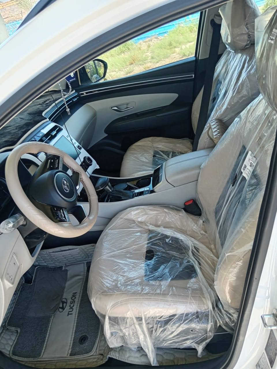 السلام عليكم ورحمة الله وبركاته 
توسان 23 اربيل كفاله عامة من كل شي ماشية 57 رقم انگليزي كل المواصفات بيها من رادارات وحساس وتحكم مواصفات التوسان المعروفه مكان السيارة نجف سعر 210 $ الشراي يتصل رجاء 
***********
