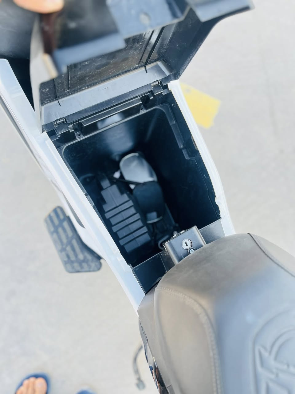 الله هم صلي على محمد وآله محمد  السلام عليك دراجه شحن للبيع نوعه رانكس موديل 2026 دراجه نظيفه مثل ماموضح 
الواصفات الدراجه 
دبل اشاره
بريك امان 
بريك خلفي
لايت ثلجي عالي ناصي 
نظام البك(R)
6 بطاريات حجم كبير
ملف 2000 واط
العنوان ديالى بعقوبه التحرير مقابيل مستشفى الحياة 
السعر مناسب اتصل و ادلل و مايكون خاطرك اله طيب للاستفسار:***********
