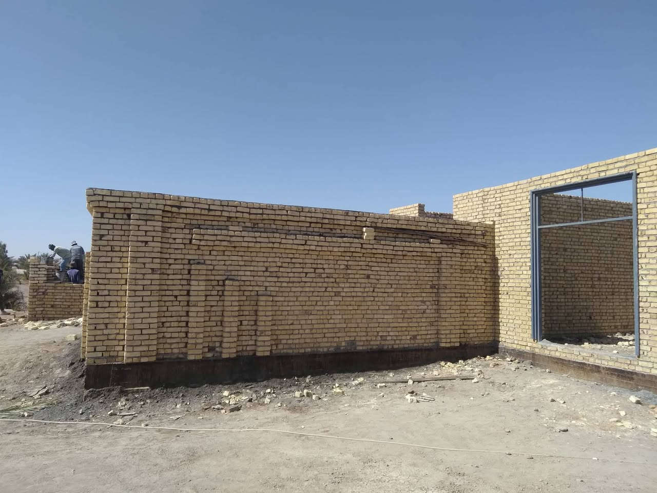 شقل حسب طلب يوميه مكطوعه حجر طابوك بلوك فرمستون خوكم بو علي المري هذه رقمي *********** بي واساب
