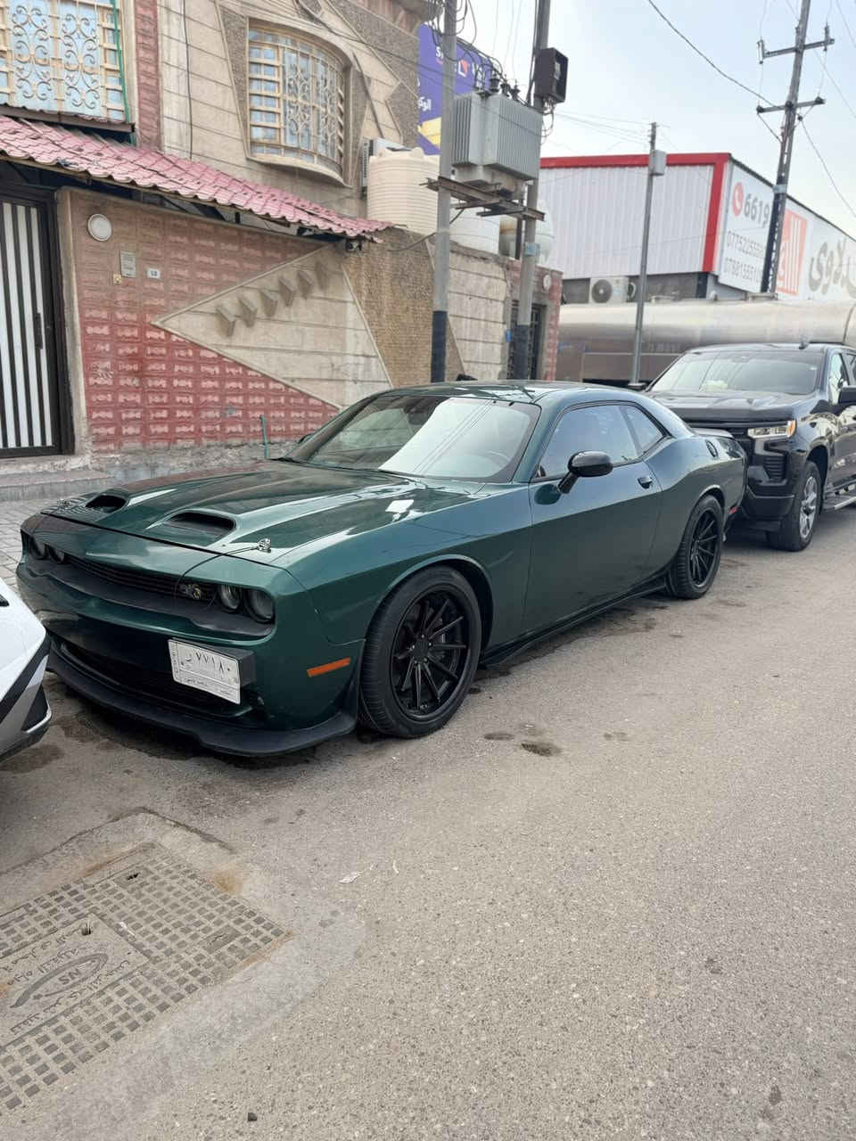 السلام عليكم اخواني للبيع جالنجر 2015 سكات باك
محرك V8 6.4 لتر 
كير عادي 
فول مواصفات عدى فتحة السقف 
السياره مغير لونها بامريكا 
جاهزه من كل شي ما بيها اي نقص 
رقم بصره باسمي سنويه 2028
الحادث مالتها الجاملغ الأمامي جهة السايق 
السعر 140 وبيها مجال بسيط العنوان البصره القبله حي المهندسين الرقم ***********
