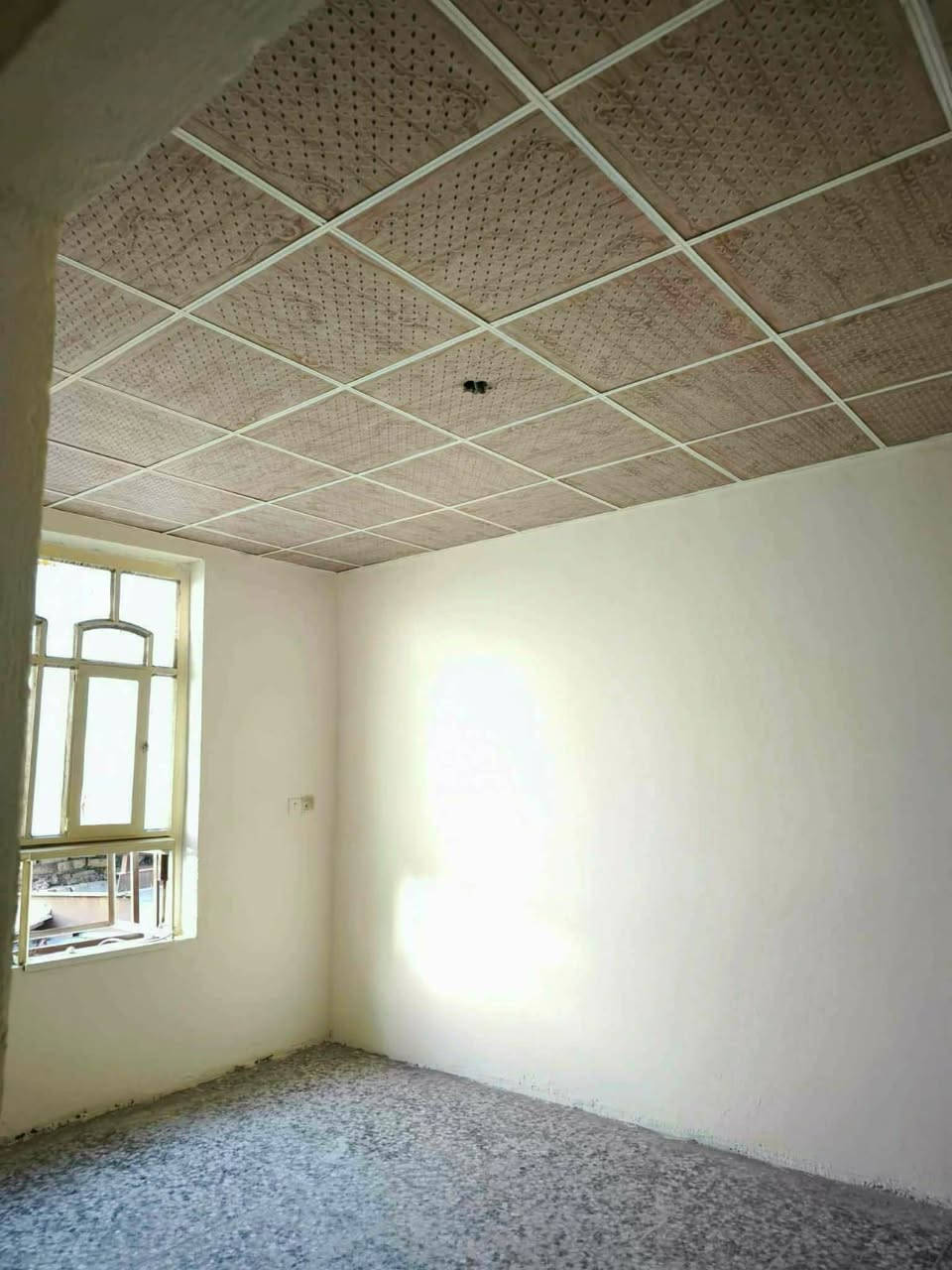 🏠 شقة للإيجار
✨ نظيفة ومناسبة للسكن
📍 باب  الحسين شارع الأطباء – مطلة على نهر الحلة مباشرة
💰 الإيجار: 250 ألف دينار شهرياً

تتكون من:
🛏️ غرفة نوم
🚪 كليدور
🍽️ مطبخ
🚿 مجمع صحي

📞 للاستفسار:
***********.         علي عذاب 
   ***********

🏢 مكتب الشمري
📍 نادر الثانية مقابل سكلة صدام
