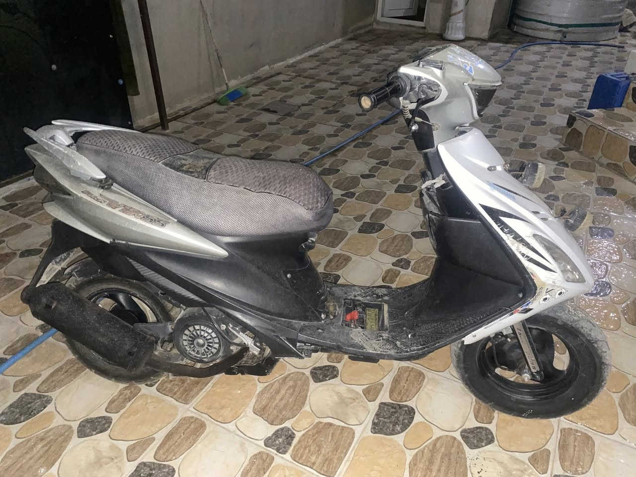 ادرس صيني للبيع ناقصها كفرات فقط محرك مامفتحوح شرط بدون سعرها 375وبي مجال


**إذا كنت صاحب هذا الإعلان وتريد حذفه لأي سبب، رجاءا أرسل رسالة إلى الدعم الفني**