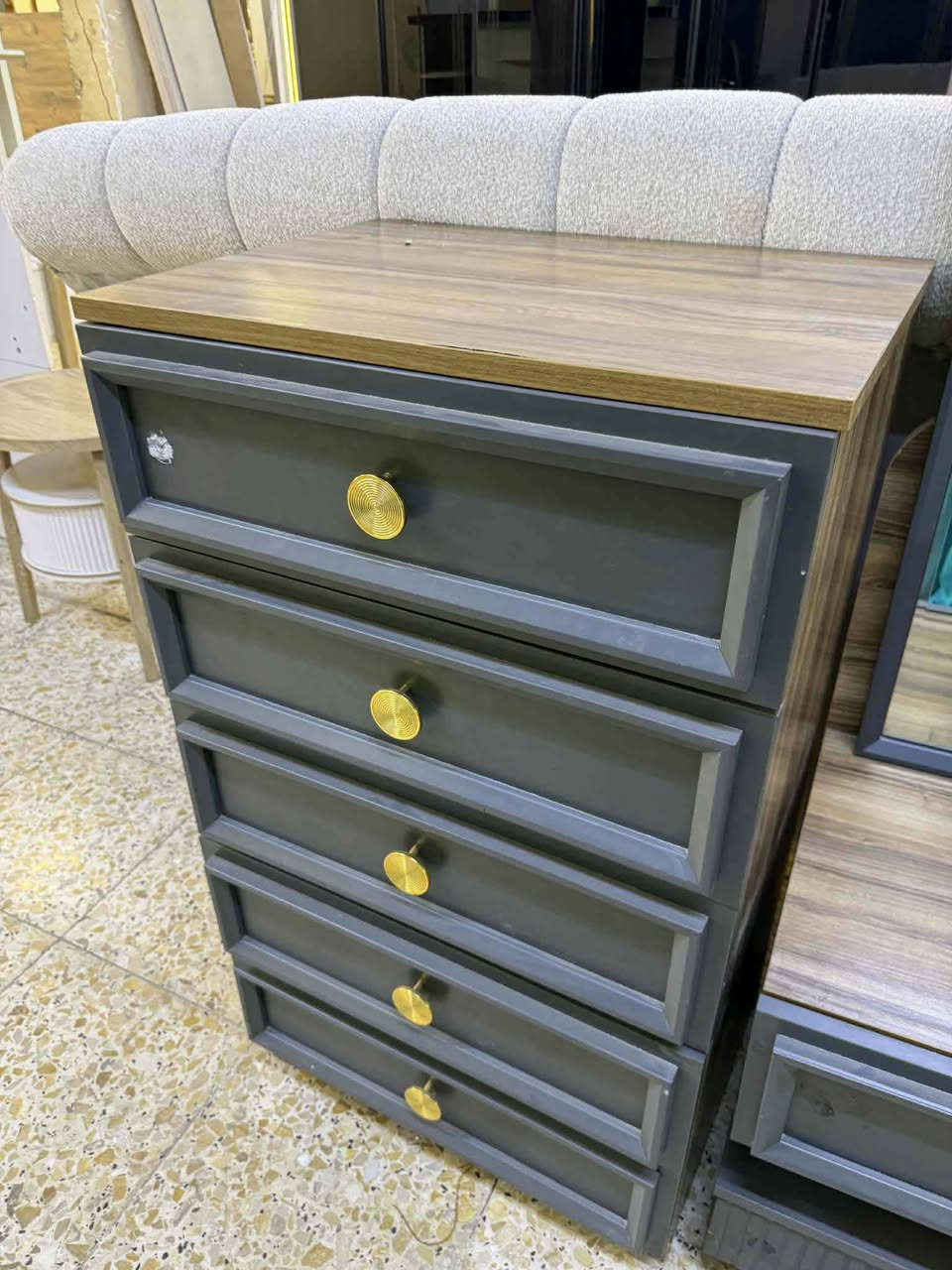 ✨ غرفة تركية   مودرن أصلي✨
صبغ حراري
🚪 نظام أبواب   
ضهر بلوك
سرير مخزن
 قماش وتر بروف أصلي سعر مليون 100
✨ نظافة 95💯
شد ونقل مجاني داخل بغداد
 توصيل للمحافظات بأسعار رمزية


**إذا كنت صاحب هذا الإعلان وتريد حذفه لأي سبب، رجاءا أرسل رسالة إلى الدعم الفني**