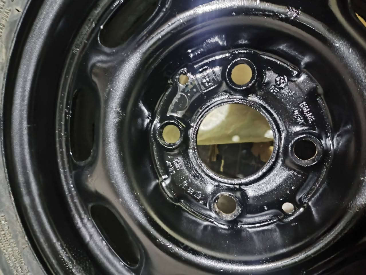 السلام عليكم ورحمة الله ويل وتاير جاهزات حجم 13 التاير فقط فتيلة وحده ونضافة شوفت عينك العنوان الحله منطقة البكرلي  وسعرهن مناسب ***********
