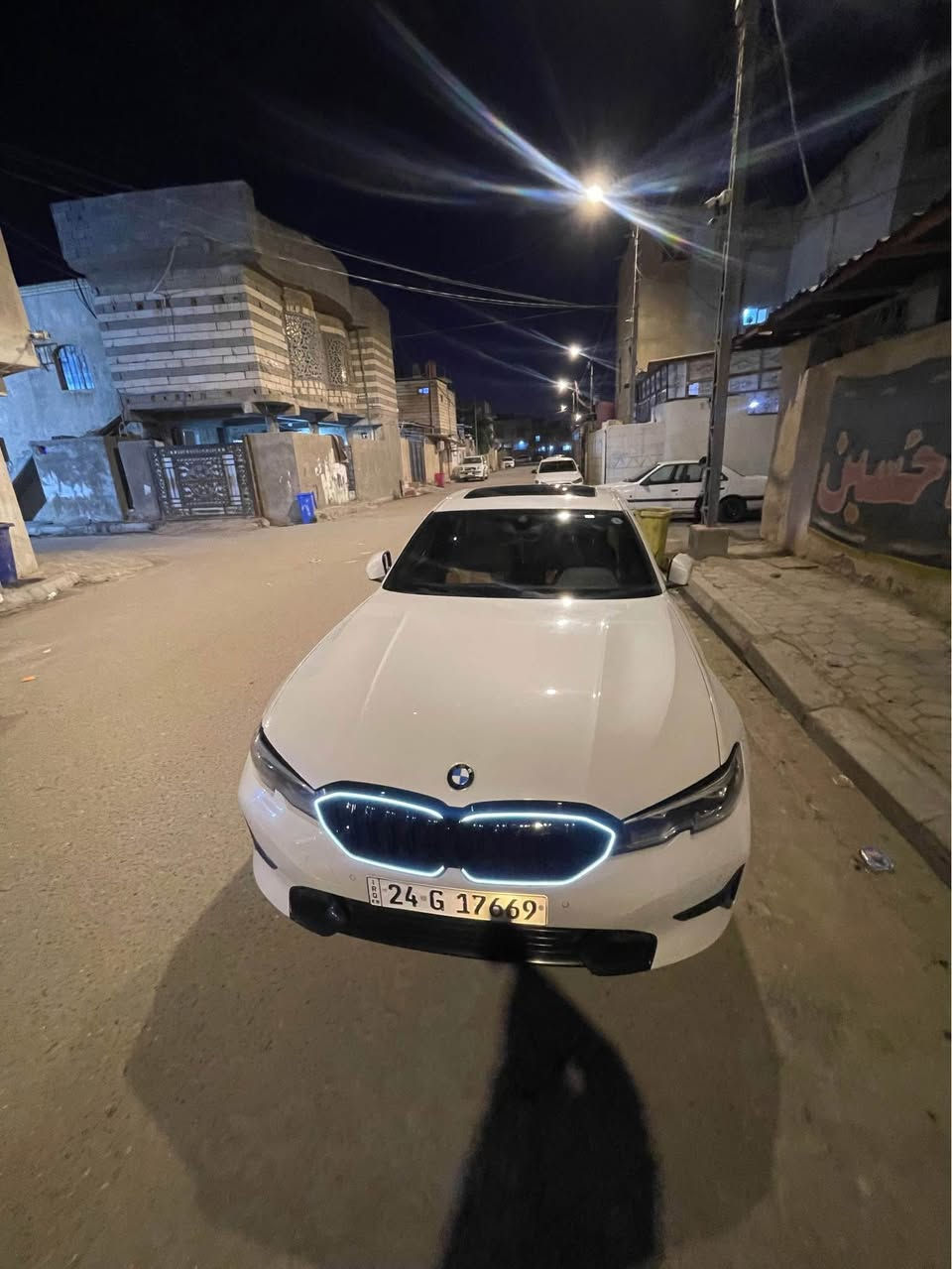 � الماركة / الموديل: BMW 330i
🔹 السنة: [22]
🔹 السعر المطلوب: [245] (قابل للتفاوض المعقول)
🔹 الممشى: [100,690 km] كم
🔹 نوع الوقود: بنزين
🔹 المحرك: 2.0 لتر تربو (أداء ممتاز واقتصاد جيد)
🔹 ناقل الحركة: أوتوماتيك
🔹 اللون الخارجي ابيض / الداخلي: [مشمشي]

✨ الحالة والمميزات:
✔️ السيارة بصيانة دورية منتظمة
✔️ حالة المحرك والجير ممتازة
✔️ بدون حوادث (أو اذكر إن كان هناك أي حادث بسيط)
✔️ جميع الخدمات والفحوصات متوفرة
✔️ [مثلاً: فتحة سقف / حساسات خلفية / كاميرا / شاشة / جلد / بلوتوث 
سيارة صفر مسج سياره رقم دهوك بسمي
الرقم *********** البصرة, العراق
