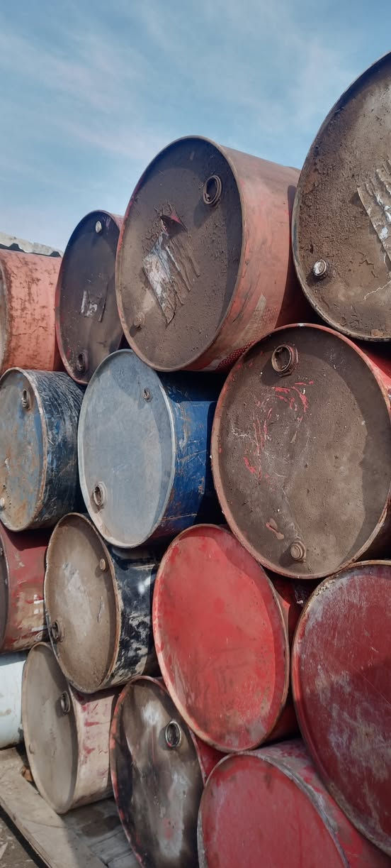 يوجد براميل كاز(فارق) مال دهن السعر 20 التواصل خاص اوو اتصال على رقم ***********
