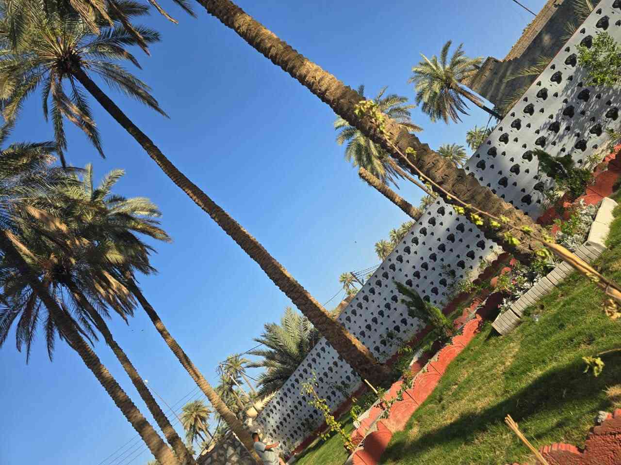 دونم في الحسنية باسمي سند 25 قرب جسر الابراهيمية من جهة الحسنية  واجهة حجر خلف التجاري مباشر ماء كهرباء 
السعر مناسب للشراي شارع 10 م 
***********
