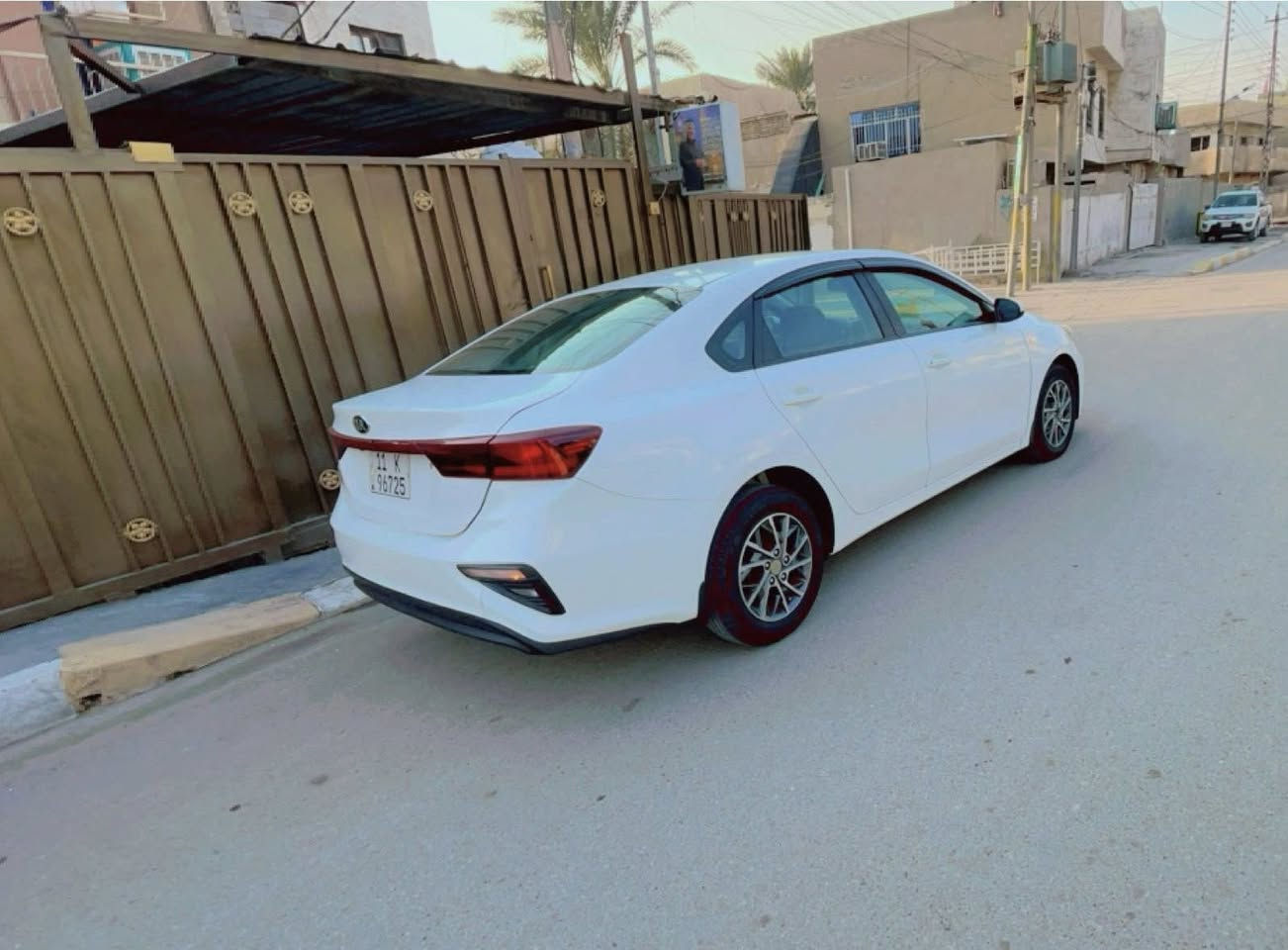 بسم الله
سيراتو 19 خليجي 
مكينه 2000 
بيها نص باب صبغ فقط 
مبدل رواجز فقط 
سياره جديده وناعمه ونصبه تخبل وداخلها جديد 
 رقم بغداد 
مكاني البياع الشرطه الخامسه
*********** 

فيديو داخل المنشور موضح كلشي 👇
