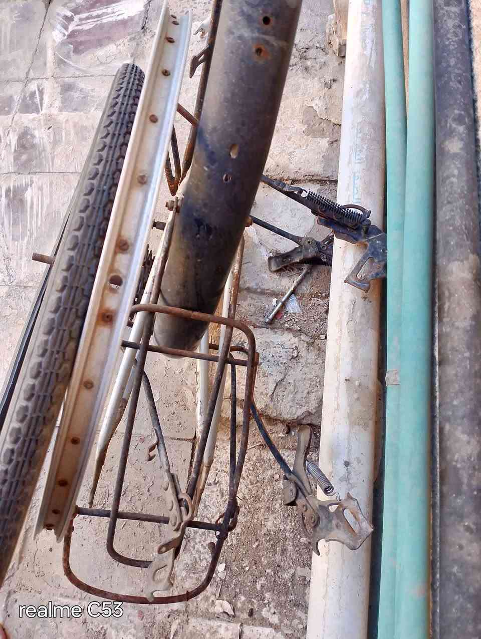 غراض باسكل
لشه كامله وياه ماشه وسكان وبوري ودوسات جدد ملاتهن بسعر 15 قفل
ماشه سوده 8 وبيه مجال
تاير الخلفي عكرب وياه تاير جديد وياه ديسك ب10 قفل 
جاملاغات وره وكدام ب 5 قفل
صينيه عكرب سوده طبع شركه اصليه ب 5 قفل
دوسات ب4 قفل 
كل الغراض هذني حاويه اصليات الشاري يجي للتعاليق مكاني شطره شارع الكص للتصال ***********
