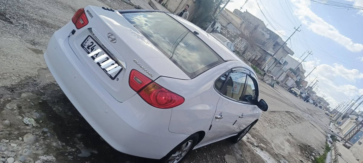 للبيع انتره موديل 2011 صياره فول عدا التنته منضومه غاز صياره حزام بس ابيعك عام صاره احله من الصوره تحويل ثاني يوم اسعر 95 وبيها مجال *********** وتساب اتصال اتصل وشرحلك بقيت اتفاصيل
