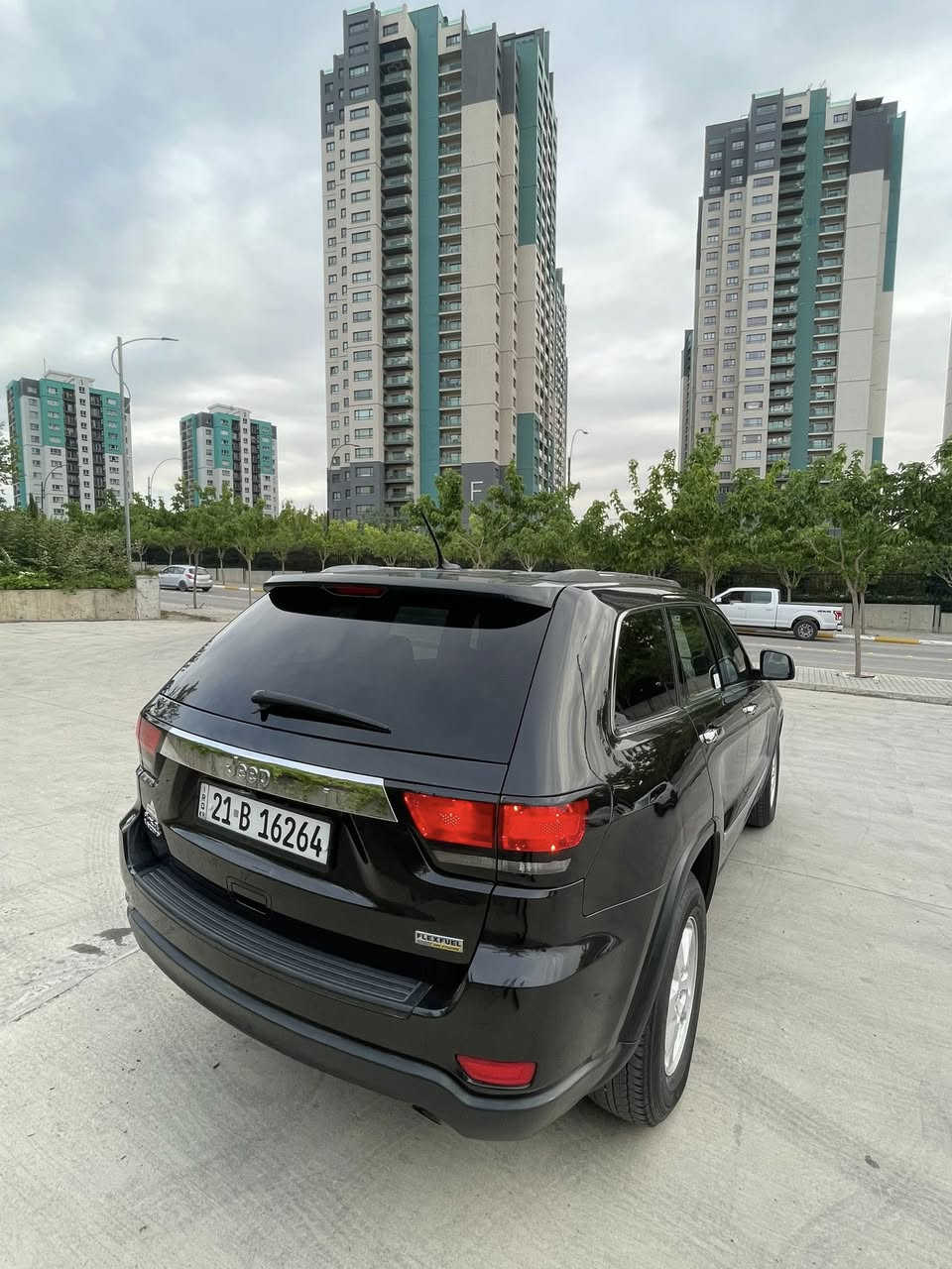 جيب لاريدو موديل 2011 لون اسود بدون قطره صبغ فقط بيه شبر بارد موصفاته كشن كهرباء دبل اكسل تحديد سرعه ول موصفات معروفه سياره جاهزه من كل النواحي مابيه اي نقص السياره بل واقع بعد احله رقمه سليمانيه 

سعر ١٧٠ 
***********
  مکان سلێمانی
