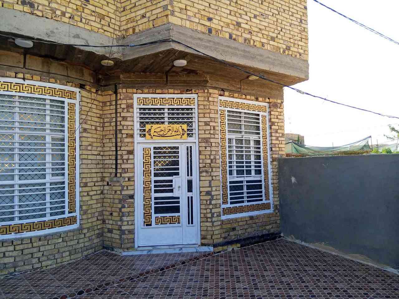 سلام عليكم بيت مساحه 219 متر 
البناء 
براني 7*4
صاله 6*4
مطبخ6*4
غرفه نوم 6*4
 غرفة نوم 5*4
حمام داخلي 

العنوان قرب سيطرة النسيج  
اللاستفسار. ***********
