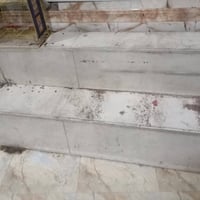 للبيع ميز حديد مستعمل طول4م وارتفاع80سم بايتين للاتصال07700583556