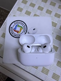 ايربودز برو ٢ usb-c السماعة نظيفة حيل وموضحة بالصور السماعة ضمان ماستر...