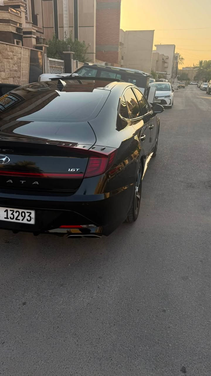 السلام عليكم
سوناتا 2022 فول مواصفات 1/1 

بنوراما 

بصمه 

دخول ذكي 

مكينه 1.6t

سماعات bosses 

حادثها جاملغ وباب 

سيارة كلش نظفيه 

ماشيه 33 ميل

رايدها 160  

***********
