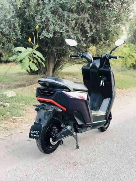 سلام عليكم🙋

موصفاته 👇🏽

دراجــــه ضخــــمه نفس مواصفات ام عيون 👀

ب 6 بطاريه وبقدرة ملف 1200 واط شرط الشلعه القويه تضاهي شلعة الوحش  سرعته 60 كم

وتقطع مسافه لا تقل عن ال 70 ال 80 كم بالشحنه الواحده

تجي بنظام دبل إشاره وكروز تثبيت السرعه ونظام البگ 

اي استفسار اتصال 
‭0787 075 9296‬
بغداد الغزاليه
