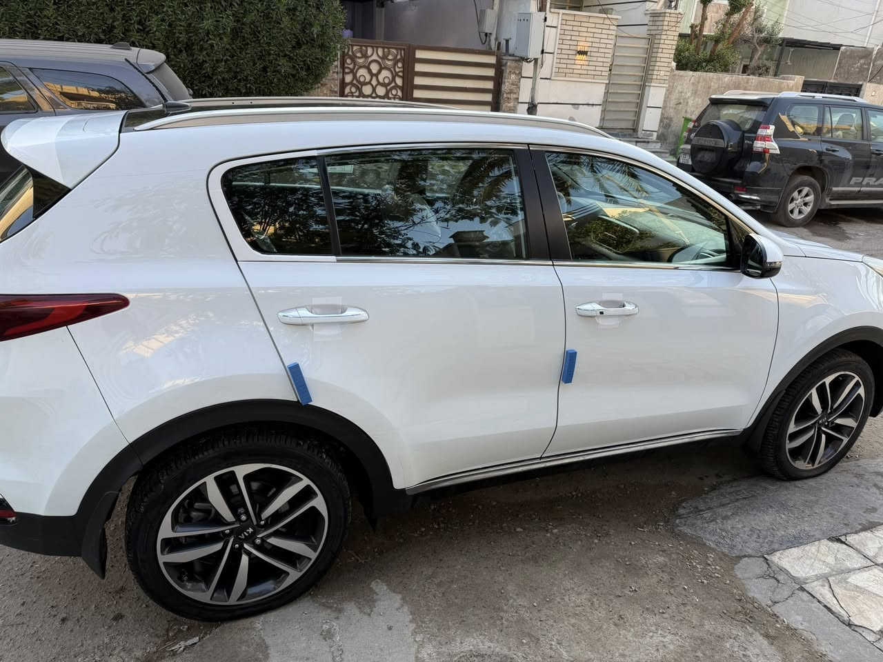 سبورتج للبيع موديل 2019 فول مواصفات بانوراما بصمه كشنات كهرباء سايد بريك بصمه مكفوله من الضربه والصبغ والبارد عدا شخط بالباب الخلفي عكس السايق صورته واضحه بالمنشور وسونار جديد بيهه هم موجود بالمنشور ماشيه 77 بأسمي تحويل ثاني يوم هزه وارقام جديده 

السعر/207$

للاستفسار/***********
