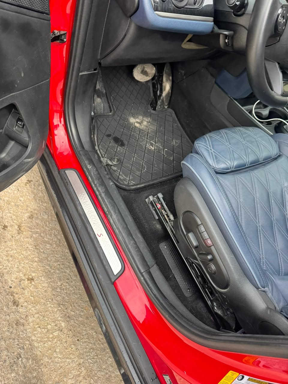 السلام عليكم
لبيع او مرواس 

مني كوبرا موديل 2024 فول موصفات لأخير أربع كامرات ردادرات بنورما بصمه ماشيه 34 بعدهي زيرو جاهزه الأخير منفيس تترقم جميع المحافظات حادثه فقط جاملغ وشويه من الباب وصوره الحادث موجوده السعر 140 ورقه لاستفسار الاتصال ‭0771 687 7804‬

مكلف بل النشر
