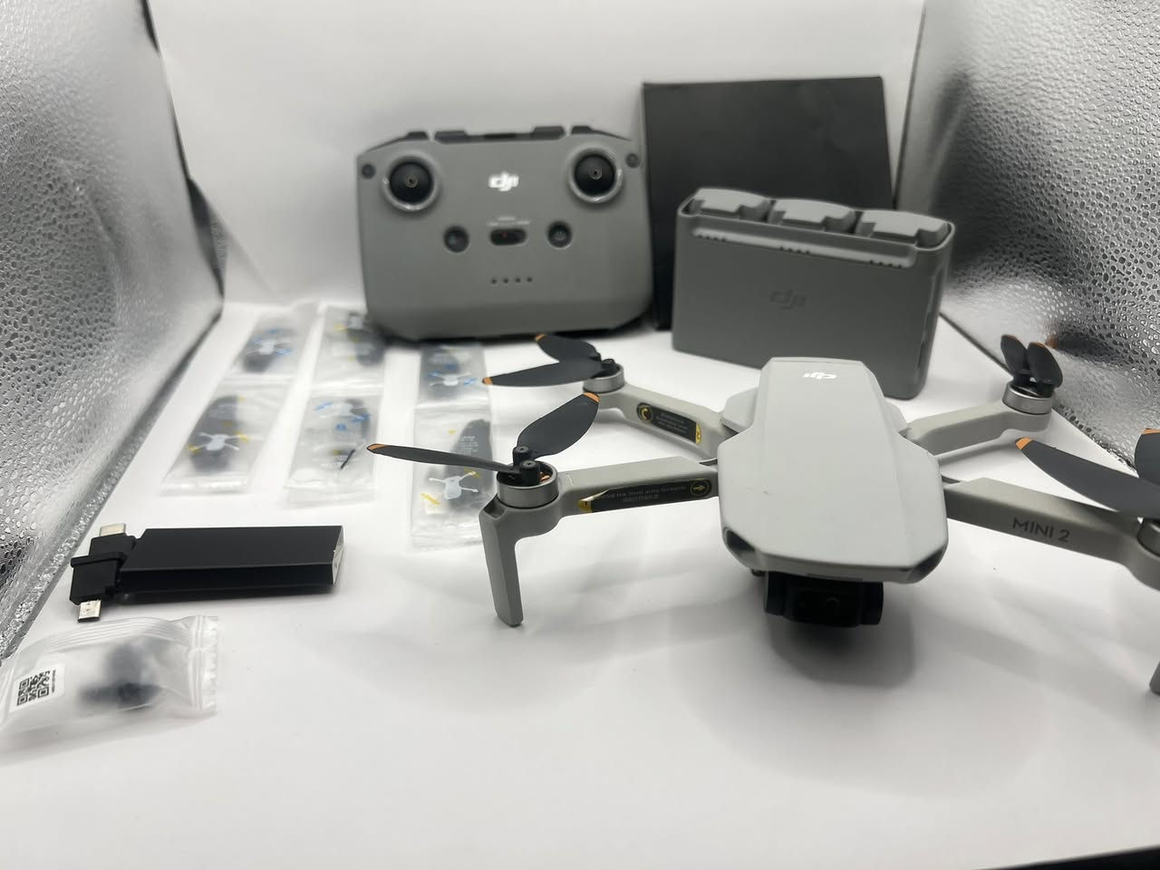 📸 DJI Mini 2 Fly More Combo

✅ درۆنی DJI Mini 2 ئورجیناڵ
✅ 3 باتری
✅ شاحنی باتری (Charging Hub)
✅ کۆنترۆڵی ئورجیناڵ
✅ پرۆپەلەری زیادە
✅ دۆخی زۆر پاک و ئامادەی فڕین

🎥 کامێرای 4K
📡 مەودای فڕین تا چەندین کیلۆمەتر
🚁 قەبارە بچووک و سووک، گونجاو بۆ گەشت و دروستکردنی ڤیدیۆی جوان

بۆ زانیاری زیاتر و ڤیدیۆی تاقیکردنەوە، نامە بنێرە 📩✈️

#DJI_Mini2 #Drone #ForSale #DJI #Kurdistan 🚁🔥


**إذا كنت صاحب هذا الإعلان وتريد حذفه لأي سبب، رجاءا أرسل رسالة إلى الدعم الفني**