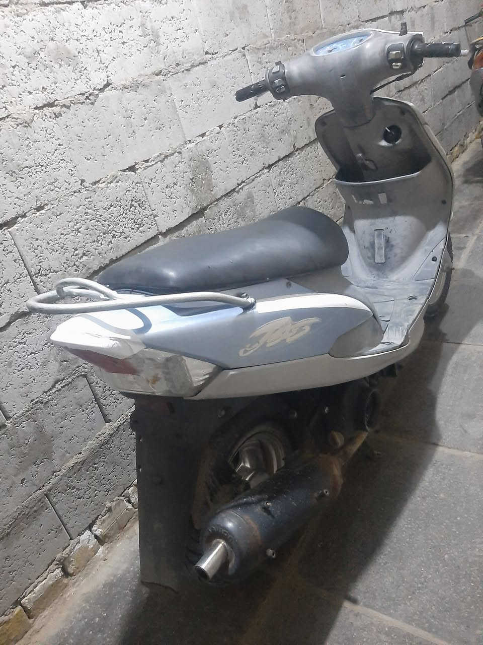 للبيع ماكس منغولي ما مفتوحه بيه لاستيك ولف دخن قليل كهربائياته شغاله كله سعر 600وبيه مجال


**إذا كنت صاحب هذا الإعلان وتريد حذفه لأي سبب، رجاءا أرسل رسالة إلى الدعم الفني**