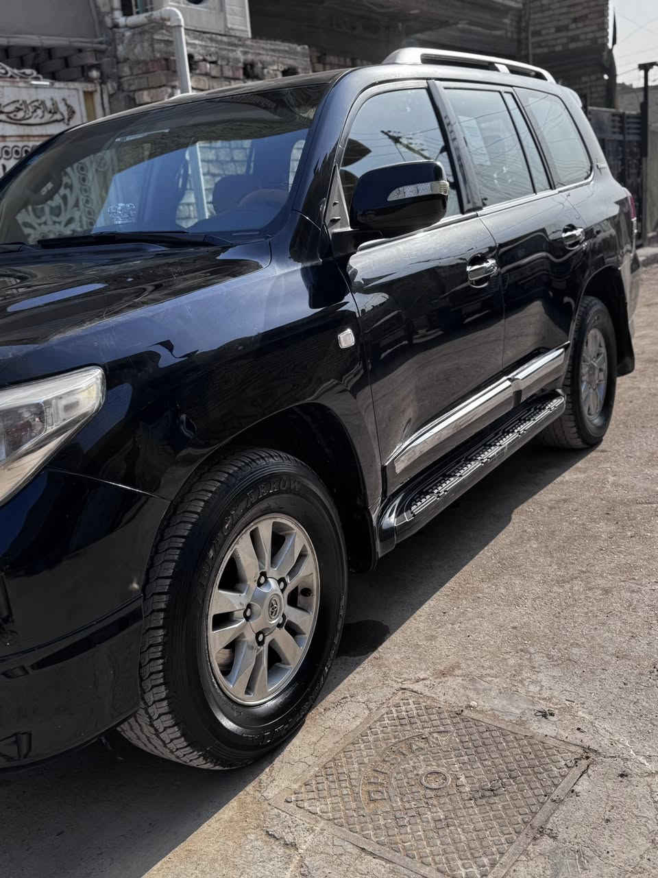 السلام عليكم لاندكروز ستينية موديل 2011 سيارة نظيفة ما بيها نقوصات السيارة مكفولة ما عدا ضربه صغيرة كد اصبعين  بالتكمة الخلفية ومعالجها مكينة مبدله طابوكة جديدة مكان السيارة بغداد العبيدي 
للاتصال *********** راسلني ادزلك السونار
