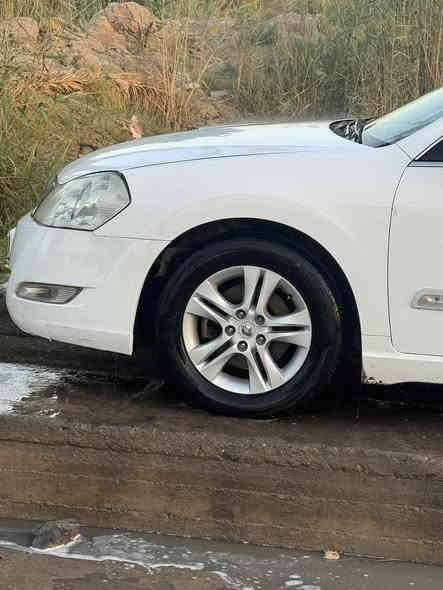 رينو سافران 
٢٠١٠ 
قطعتين صبغ 
***********
