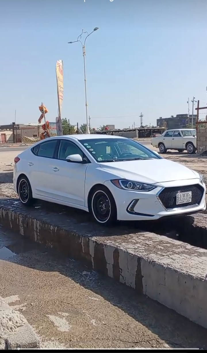 السلام عليكم النترا2018 وارد امريكي للبيع حادثها موجود ومرفق وياه فحص من المندلاوي  
السياره مواصفات 
كامره خلفيه
مثبت سرعه
شاشه
تحكمات ستيرن كامله
مانع انزلاق
السياره جاهزه من كلشي والحمدالله  مكينه وكير مكفولة 
الاستفسار الاتصال على الرقم ***********
