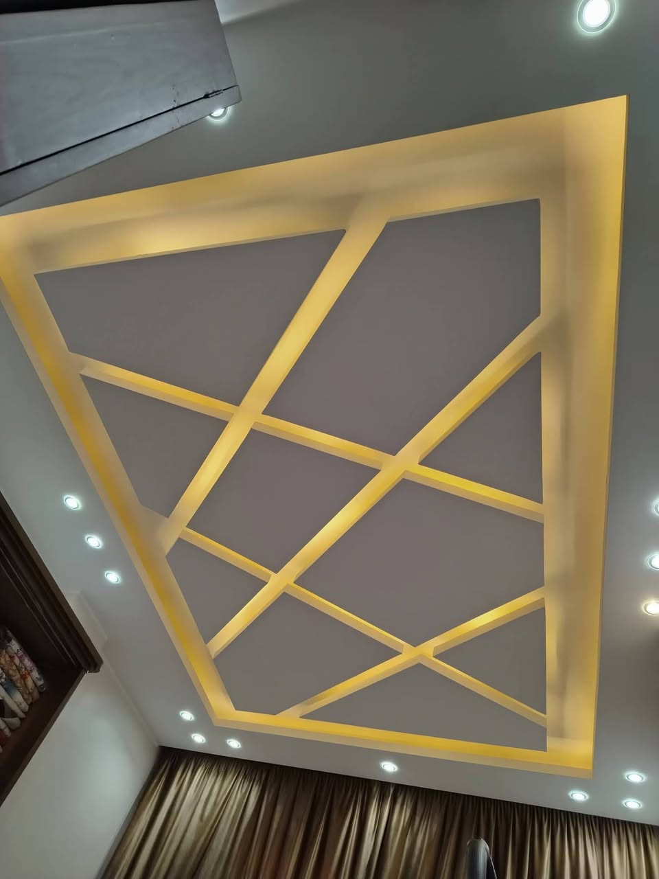 كادر مصري لعمل كافه الديكورات شغل درجه اولى
صبغ ... جبس بورد.. ..واسقف ثانويه...وبديل خشب....وبديل رخام....وشيبورد....وسحبات... ببغداد 
***********
