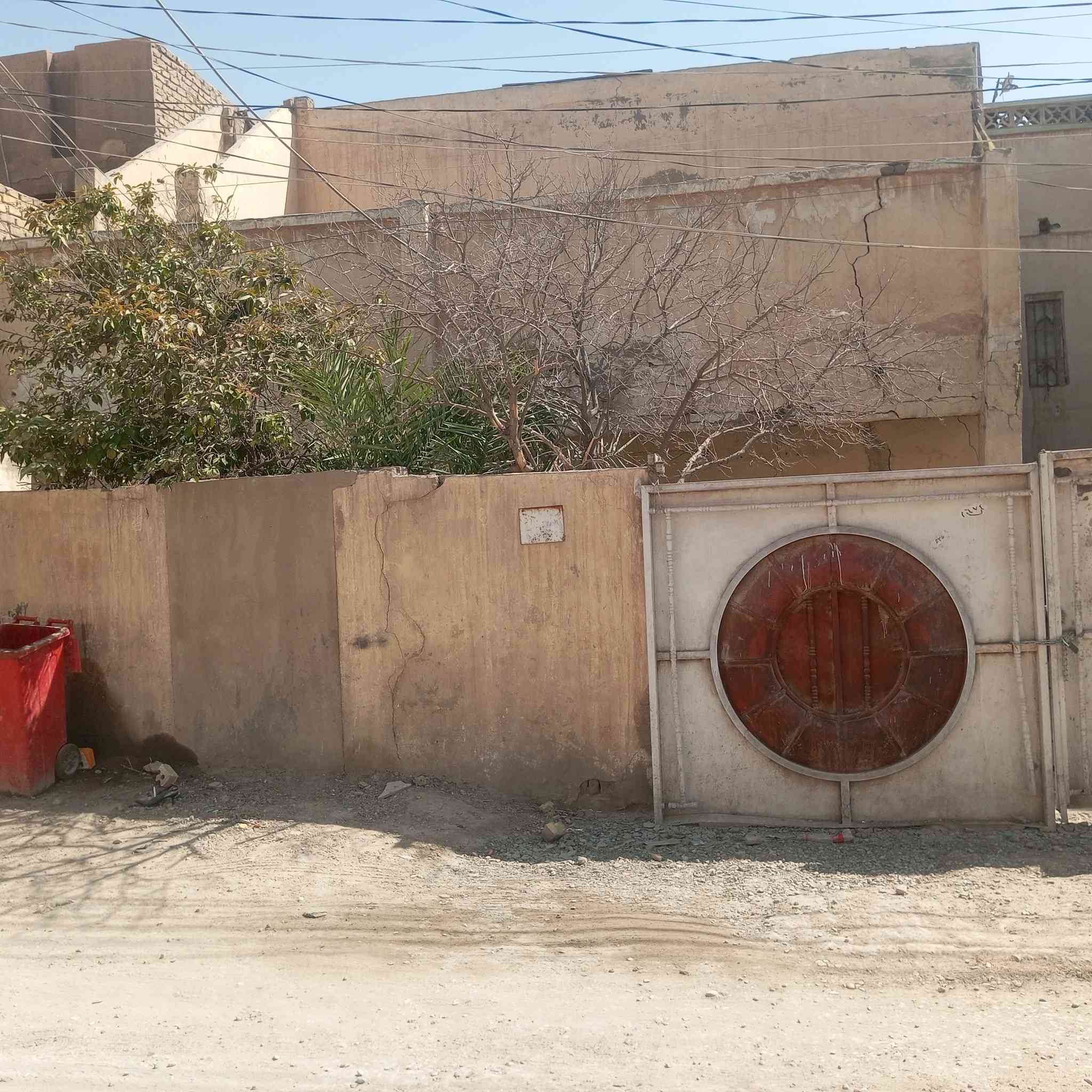 بيت للبيع 150م طابو صرف طابقين  يعتبر تفليش نادر الثالثه خامس شارع 
للاستفسار الاتصال واتساب ***********
موقعه جدا مميز والمنطقة معروفه ومجاري متوفر
