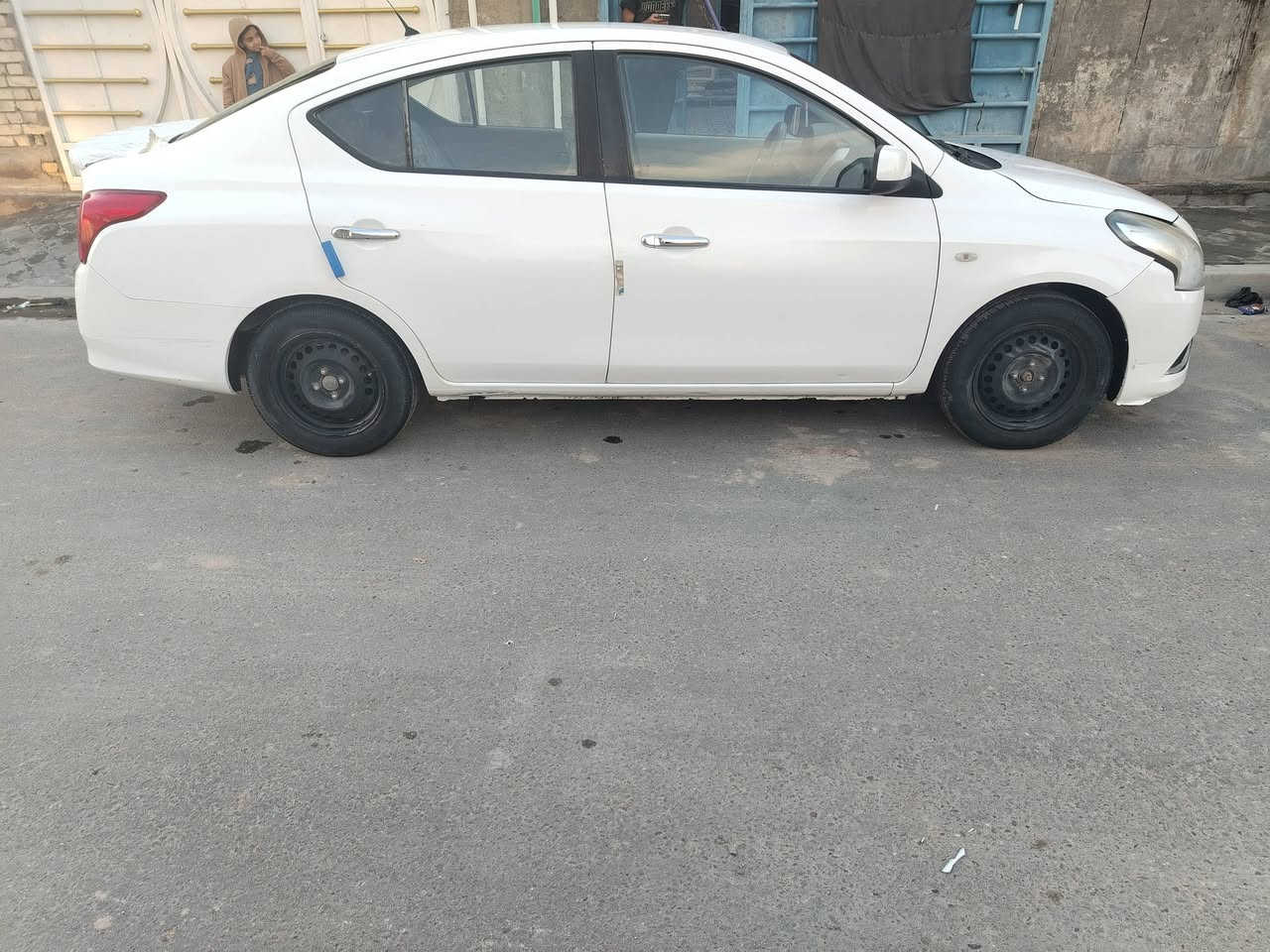 السلام عليكم
مكاني بصرة الزبير 
نيسان صني 2022 السيارة ماشية 89 الف وقابل للزيادة السعر 115 وبيهة مجال، بيهة طخات بارد فقط بدون لا معجون ولا صبغ، تبريد جديد طخم تايرات جديد حدادة امامية جديده والخلفية نظيفه، السيارة بيهة دفتر تبديل دهن وبيهة سونار، رقمي ***********
